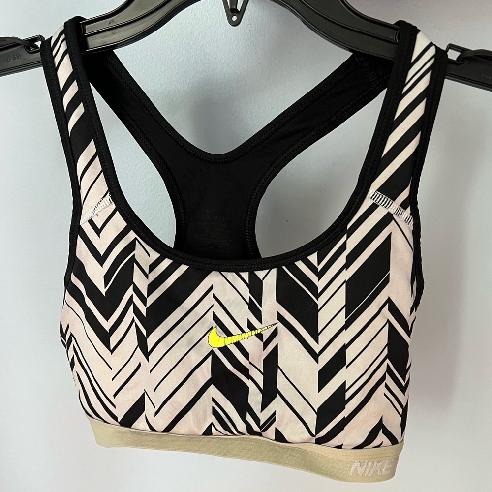 Nike Sports Bra in fun pattern :)